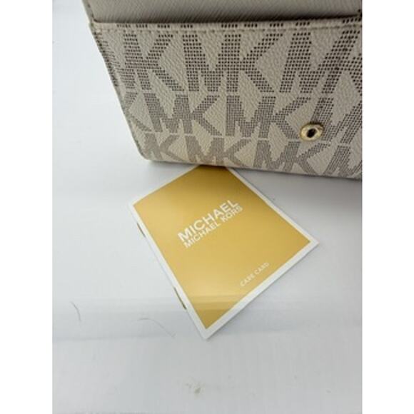 RETAIL $158 Michael Kors Fulton Vanilla MK Signature LG Gusset Carryall Wallet - Picture 13 of 16